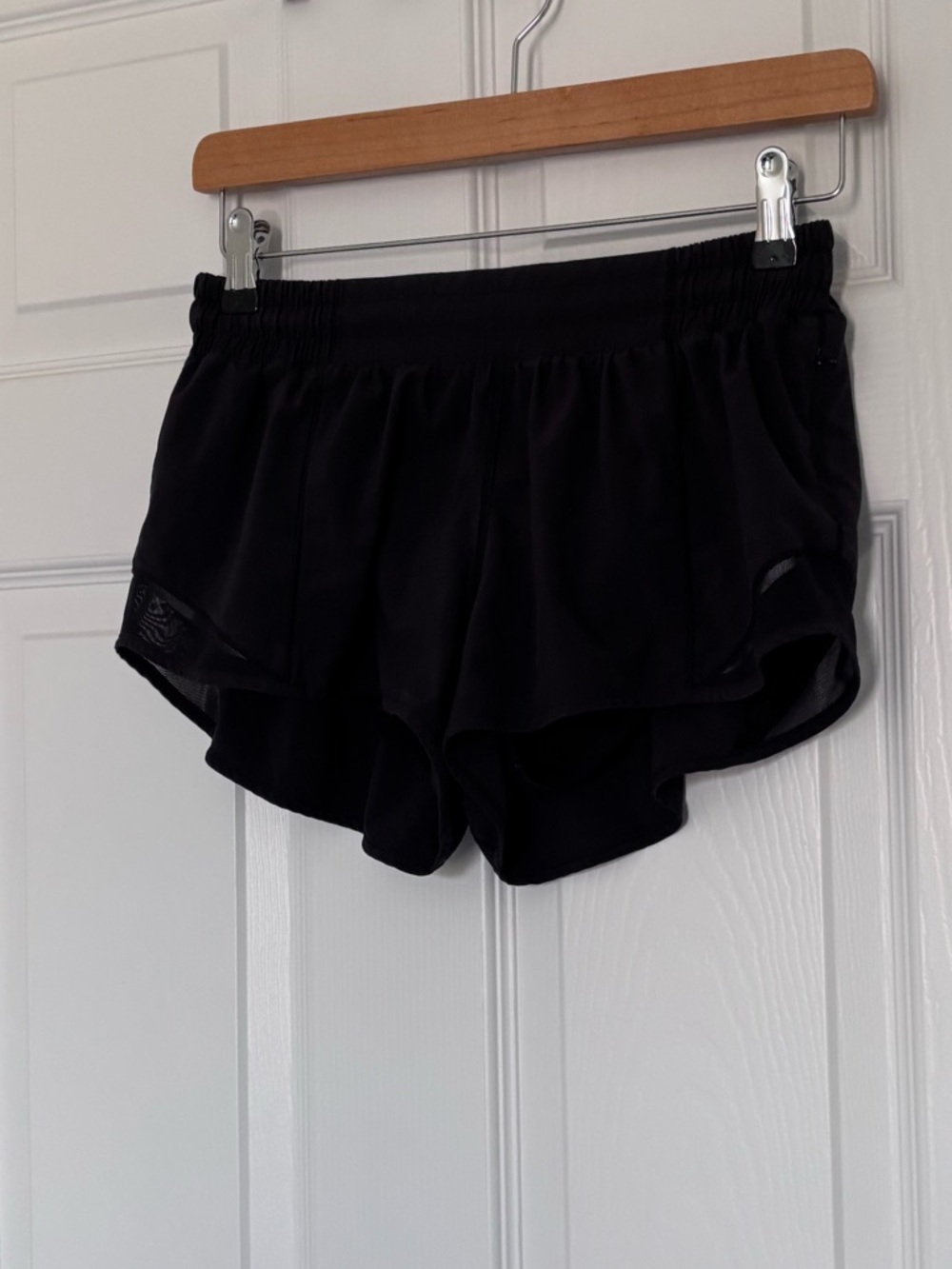 Lululemon Hotty Hot Short II 2.5" in Black - Picture 3 of 10